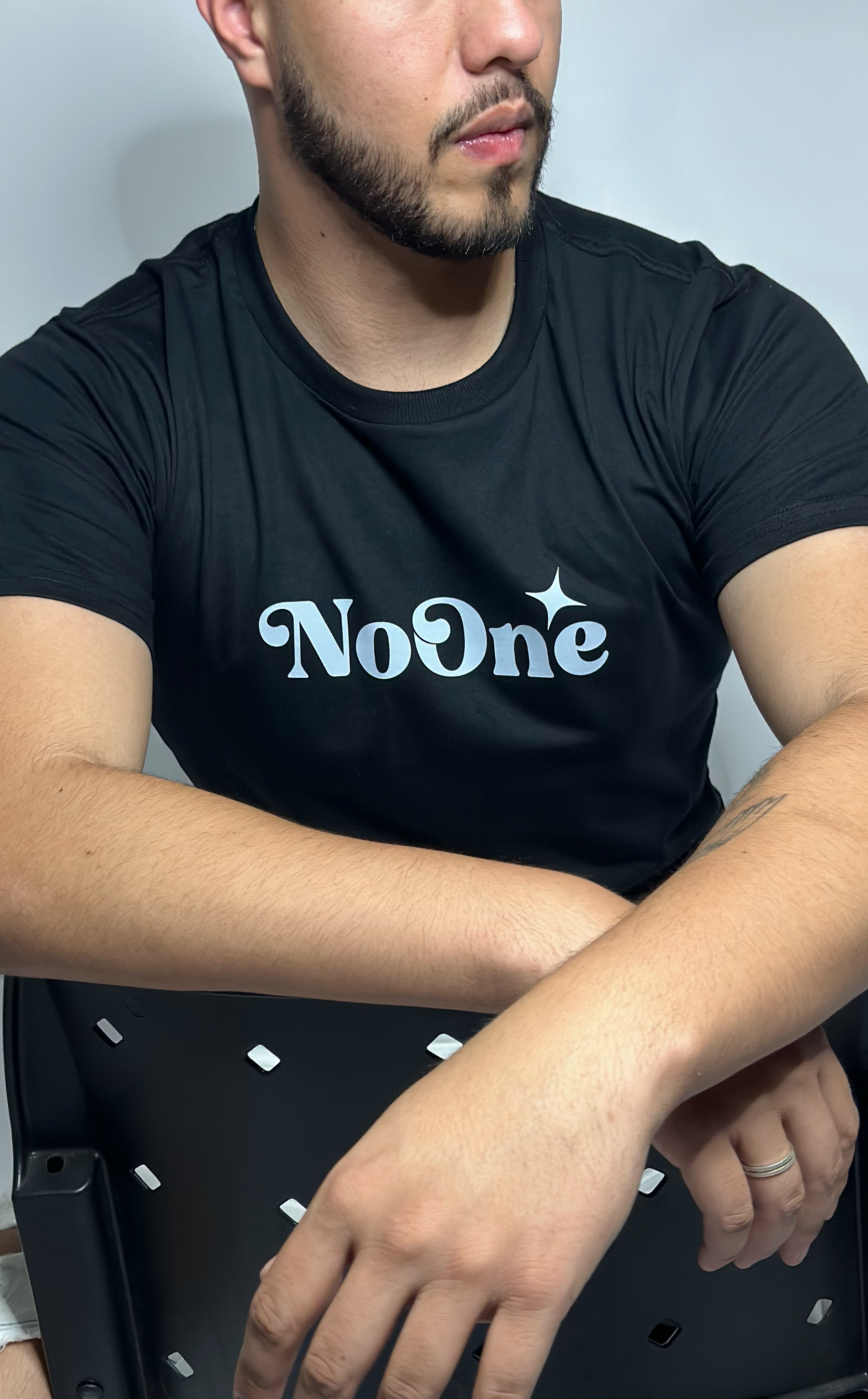 Camiseta No One Preto